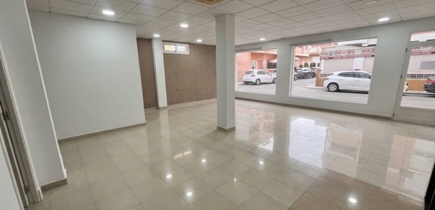 AL052 Local comercial adaptado Rota